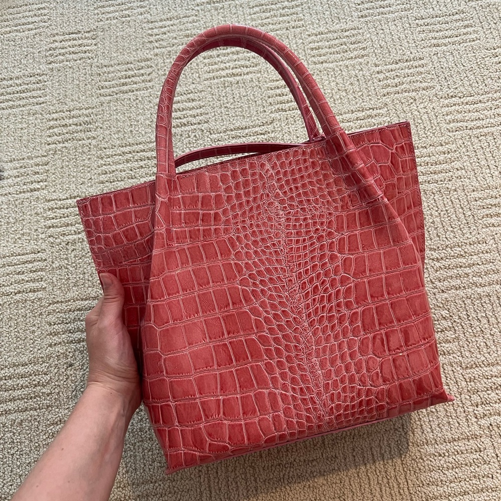 New Leather handbag in pink croc pattern